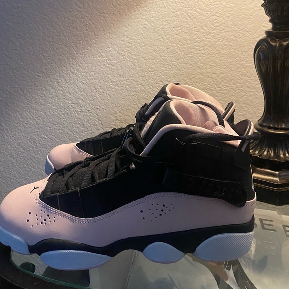 Like New*** Jordan 6 Rings in excellent condition! 6Y/ 7.5-8 in women’s size. - Picture 3 of 4